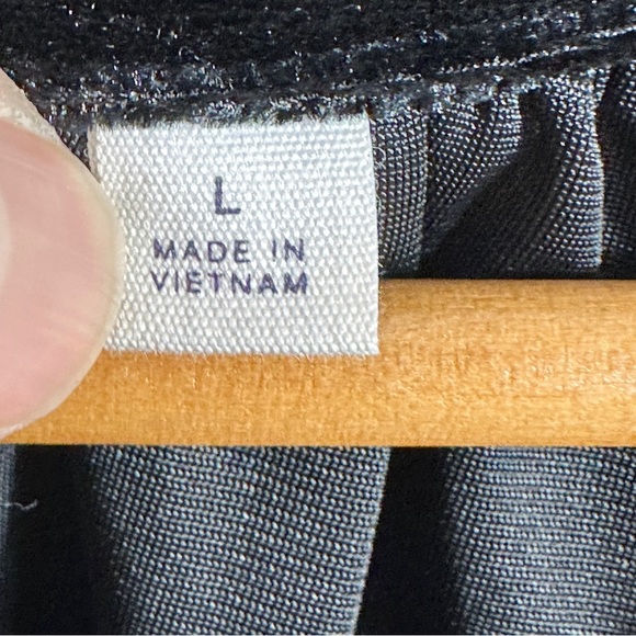 Gap size large black velour crop shirt, v neck, short sleeves. party, date night - Picture 4 of 6